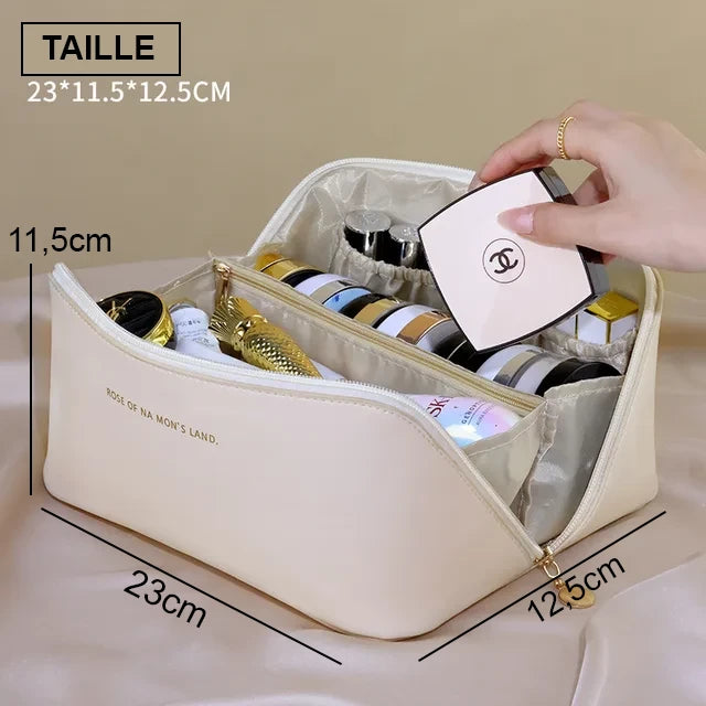 Trousse cosmétique beige. Les dimensions. La taille