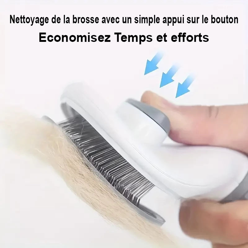 Brosse de toilettage auto nettoyante gros plan sur l'appui sur le bouton et l'éjection des poils