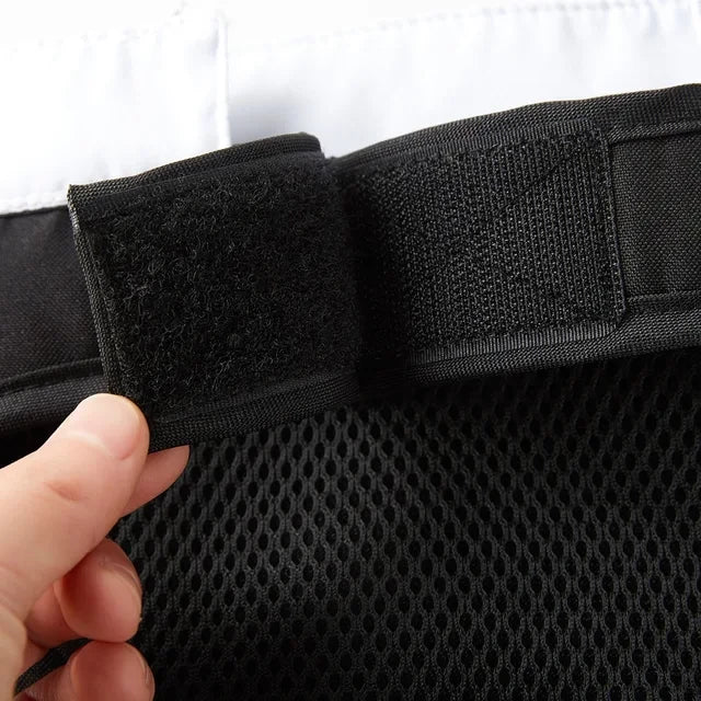 Harnais smoking pour chien. Costume pour chien. Zoom sur le velcro