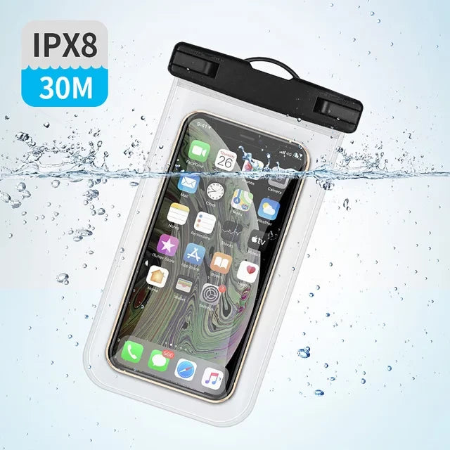 Pochette étanche noire pour smartphone. Montre la pochette a moitié immergé dans de l'eau avec un smartphone dedans. Etanche jusqu'à 30 mètres. Norme IPX8