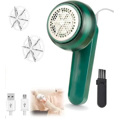 Rase bouloches. Gros plan, zoom sur fond blanc et tous les accessoires fournis avec autour. Brosse, câble USB-C, carton d'emballage, notice et lames de rechanges. Et démonstration sur pull en coton beige